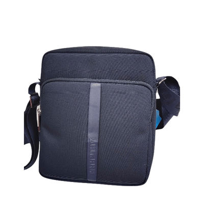 Lichte crossbody-slingtas met twee zakken met rits sluiting
