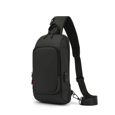 Omgekeerde polyester unisex schoudertas, zwarte crossbody casual tas met achterzak